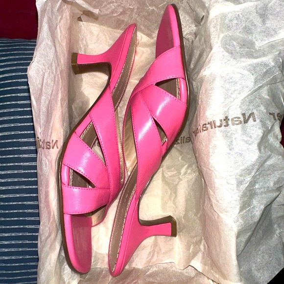 Naturalizer Shoes - Naturalizer leather Sonya sandals•Color: Passion Pink •Size: 7.5W •NEW IN BOX